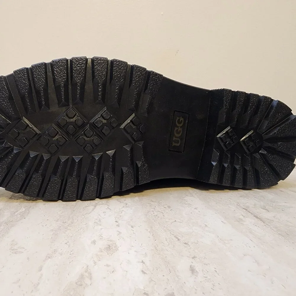 UGG Australia M Martin Black , size 8.5 - Picture 6 of 10